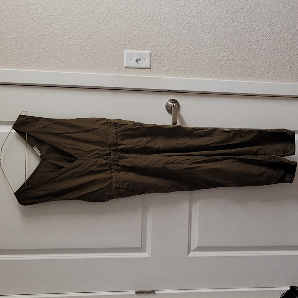 La Causa Military Green Jumpsuit. Adjustable waist. Size M